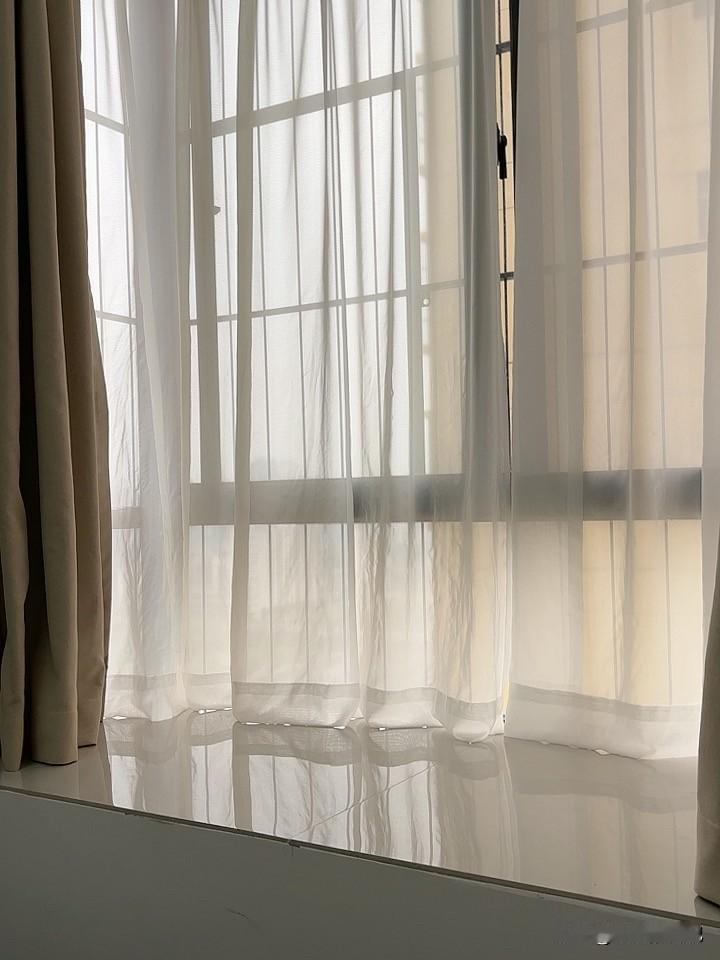 早晨的第一缕阳光
从外面照射进来
新的一天又开始了
就感觉我们一家人真的很善良