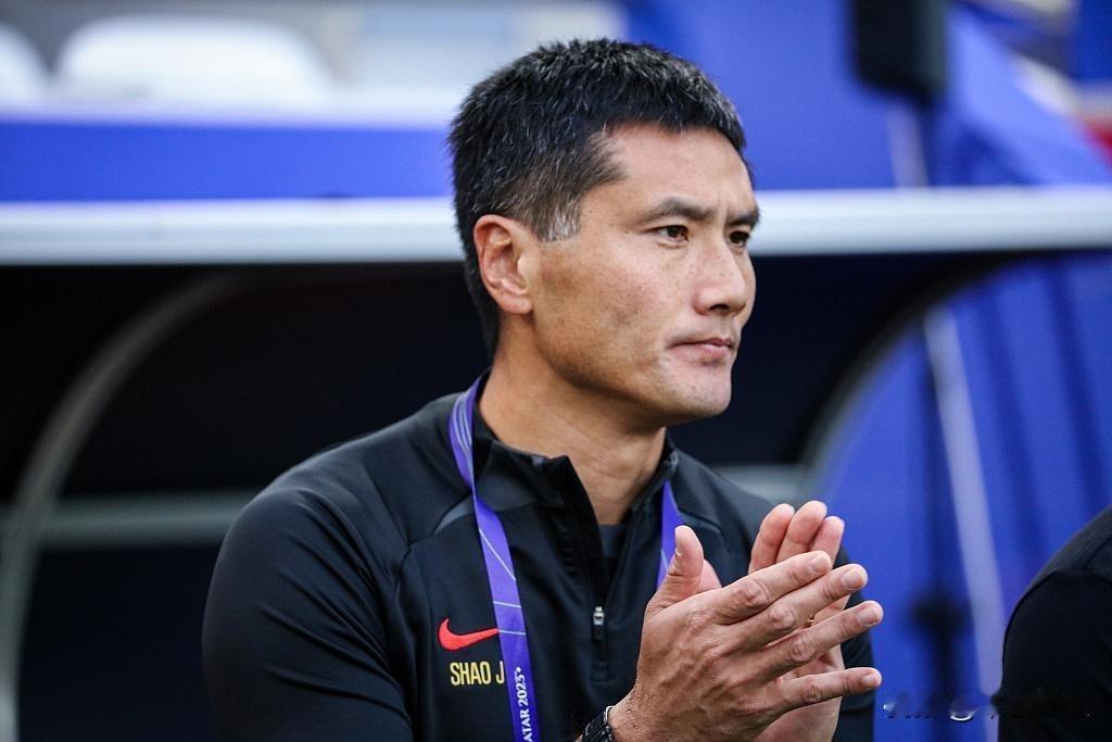 45岁邵佳一正式接掌国足帅印！球员时代征战韩日世界杯、德甲9年获评“亚洲金左脚”