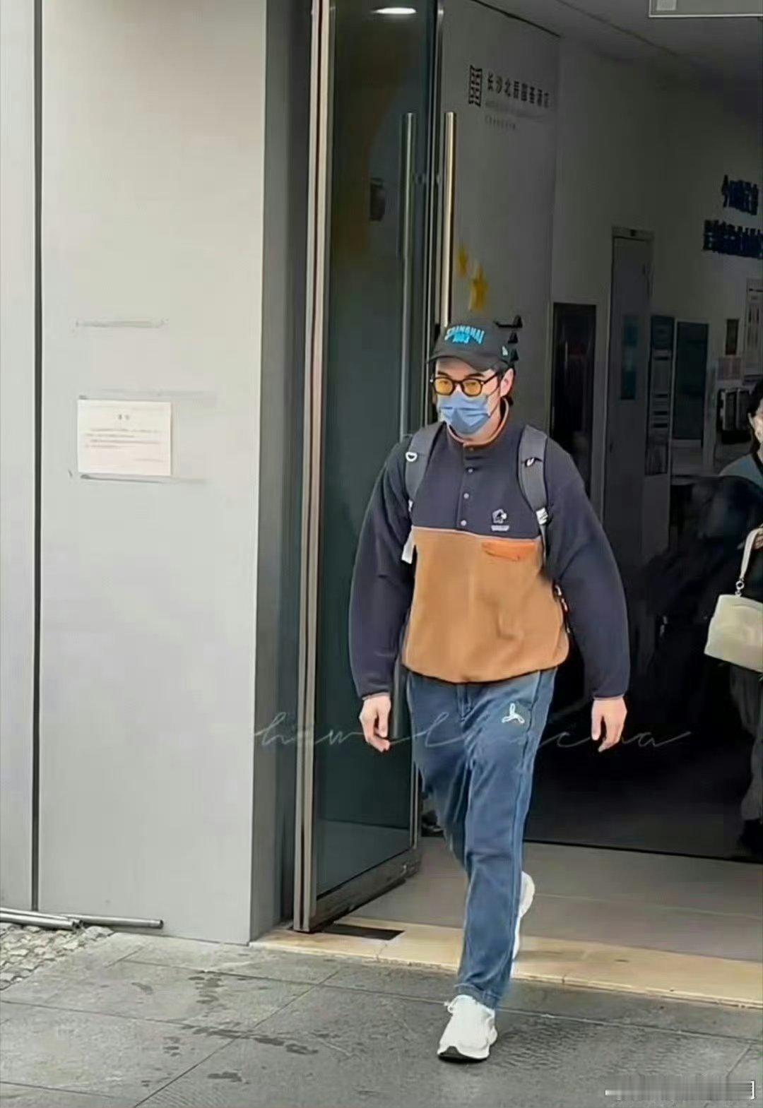 檀健次金世佳同框路透   檀健次金世佳饭撒  沈翊和杜城终于合体录制《你好星期六