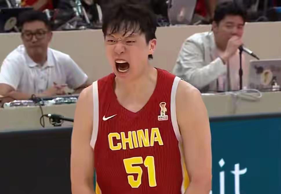 杨瀚森杀疯了，全场9中8，砍下19分7板，最后更是2分绝杀对手，帮助中国男篮赢下