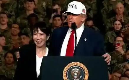 日本人彻底破防了！

当特朗普把日本女首相搂在怀里的时候，日本人彻底破防了！他们