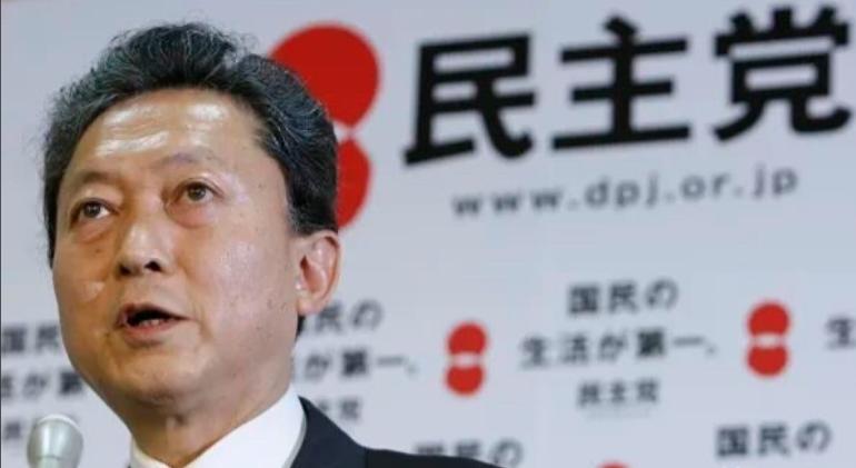 日本前首相鸠山由纪夫28日发文说：“一名现役陆上自卫队军官持刀闯入中国驻日本大使