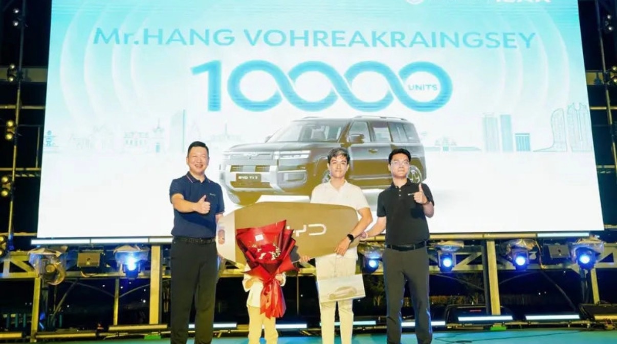 【比亚迪在柬埔寨交付第10000辆新能源车 里程碑时刻】我们从比亚迪官方获悉，比