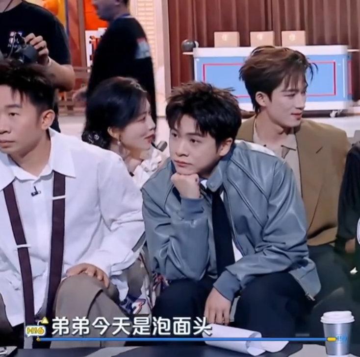 孟子义丁程鑫一款对抗路姐弟孟姐瞅着小丁那卷毛，张口就是“泡面头”，这脑回路我直接
