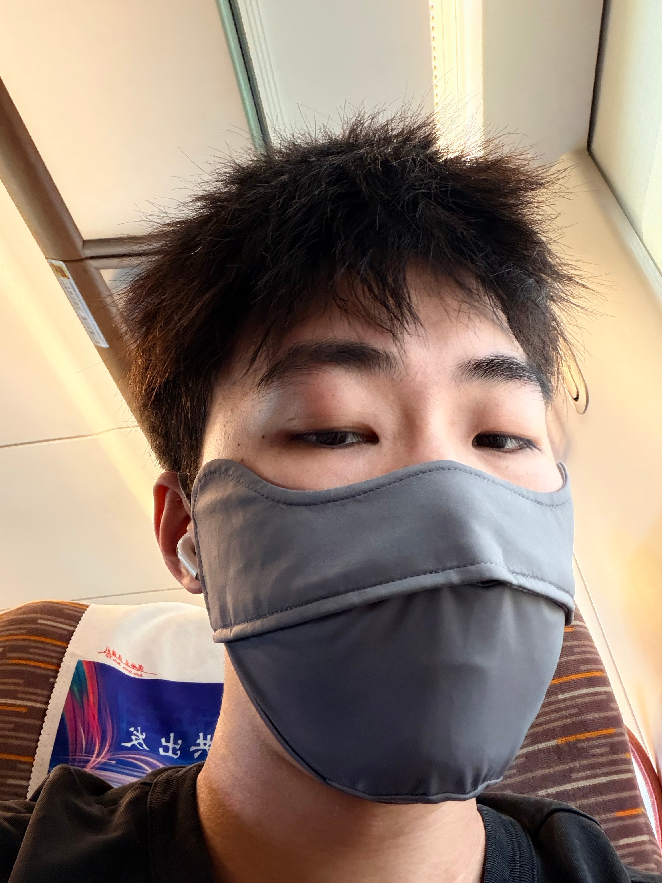一大早起来发现眼睛肿了…还是赶了个大早，中午吃完饭下午健身🏋️出发去现场看看新