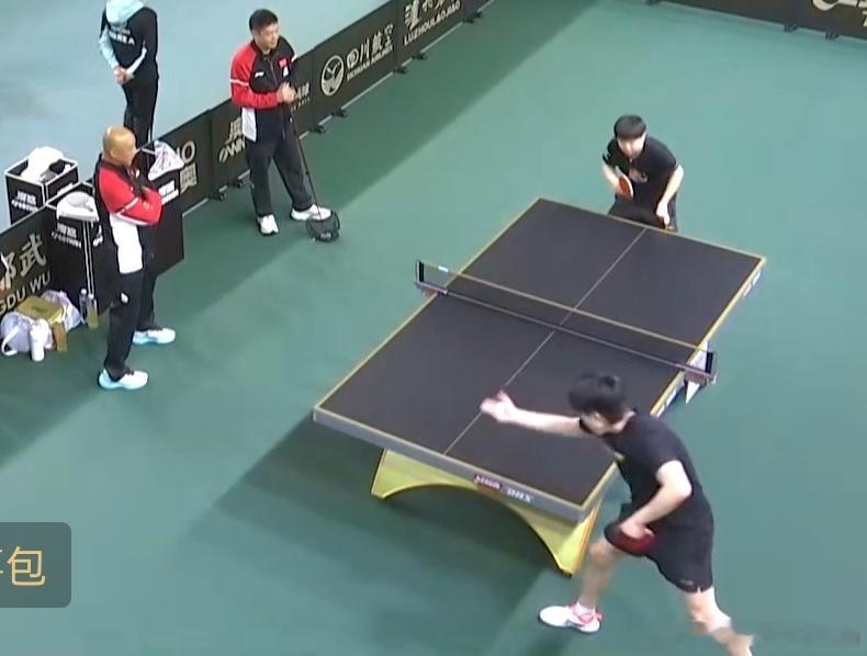 孙颖莎王楚钦肖战邱贻可，这四个人站在一起就是一家四口的幸福感 