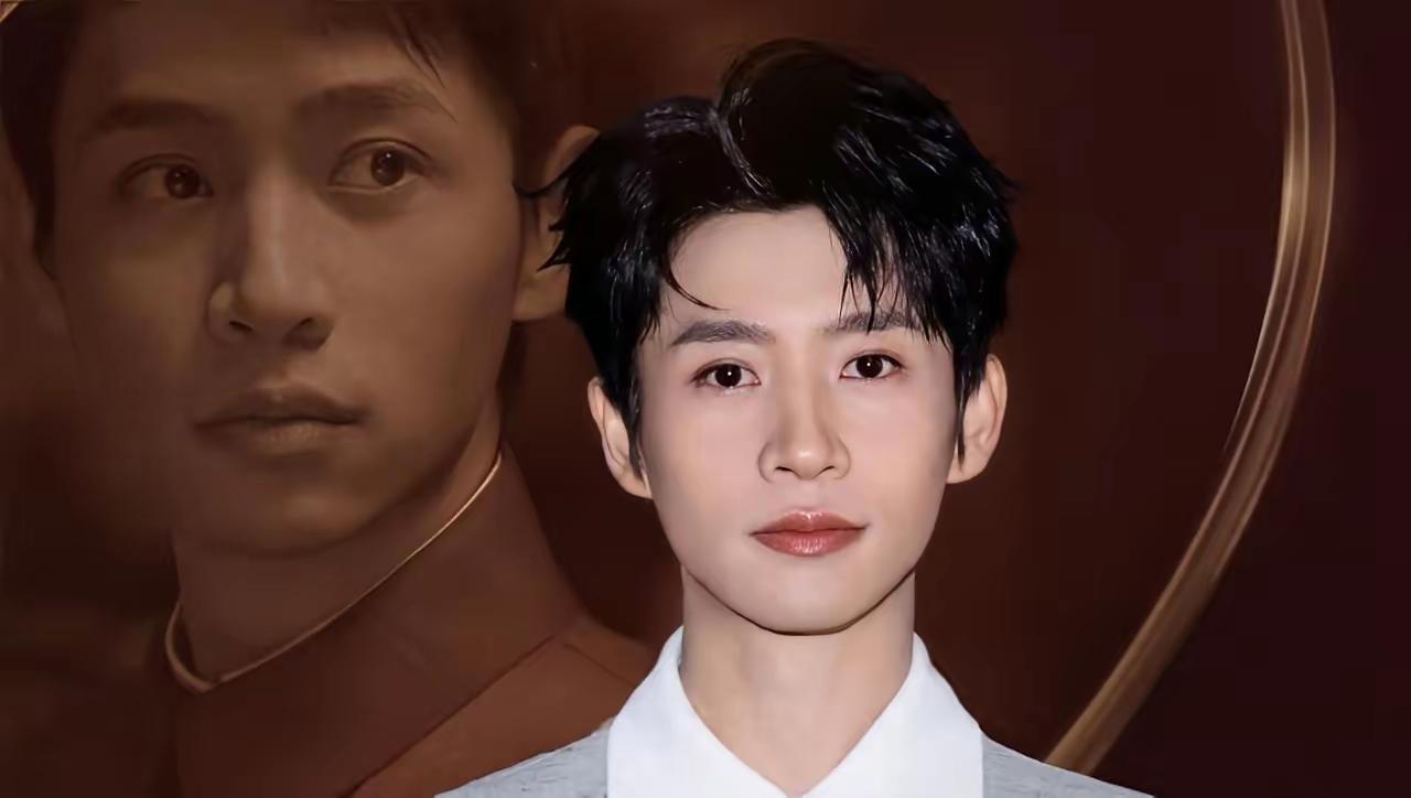 演员魏晨说：“在拍摄《沉默的荣耀》期间，我们没事时，于和伟老师就会说，去，搬个凳