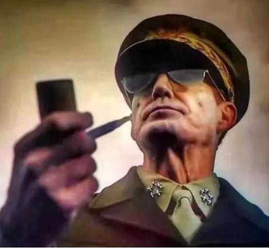 1962年，年过八旬的麦克阿瑟突然听到了一个让人震惊的消息：印度跟中国开战了，得