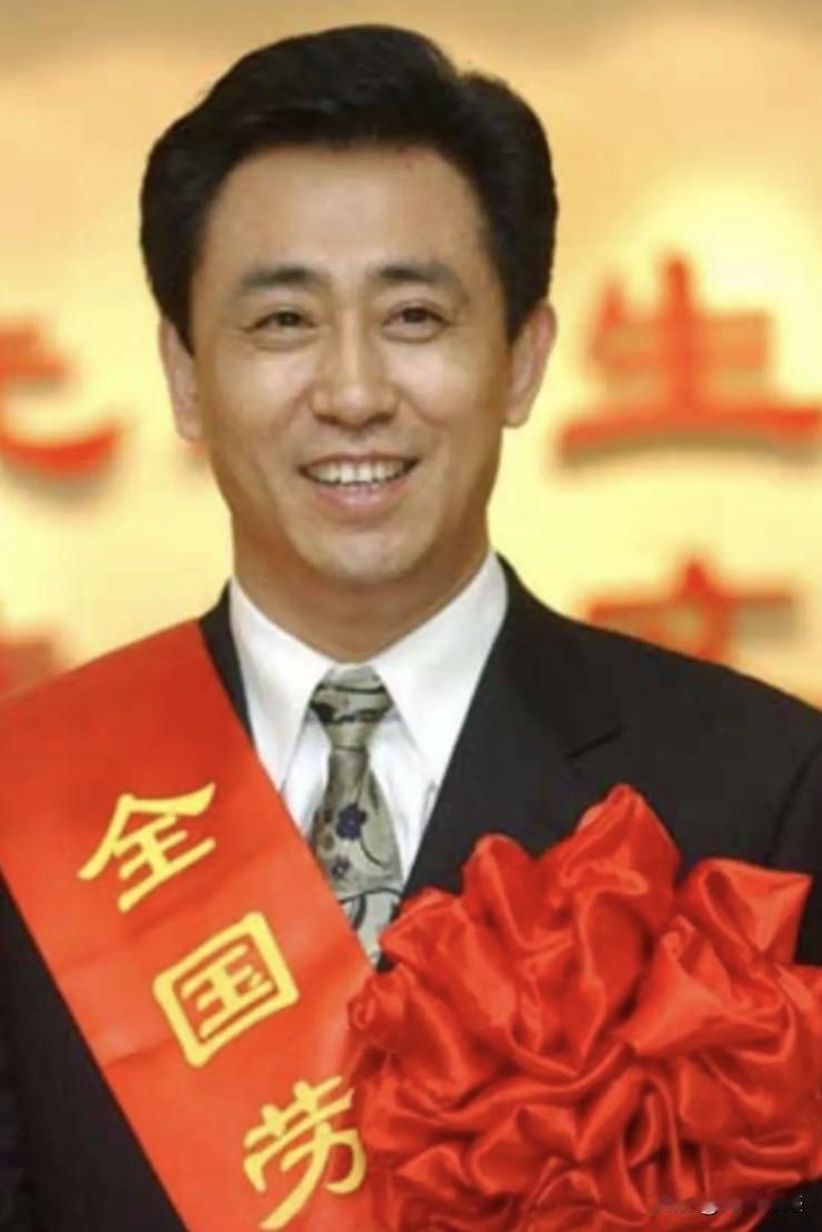 许家印从“中国首富”沦为“阶下囚”的结局，不仅是他个人的悲剧，更是中国商业史上一