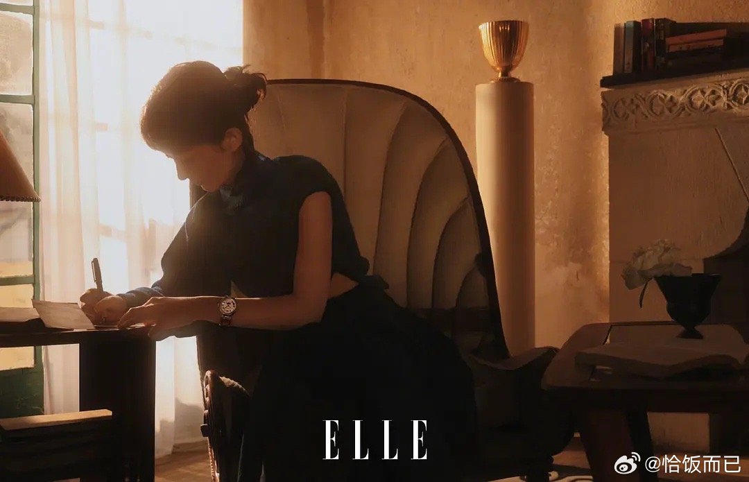 赵丽颖ELLE二月刊封面，上世纪的都市丽人🥺 
