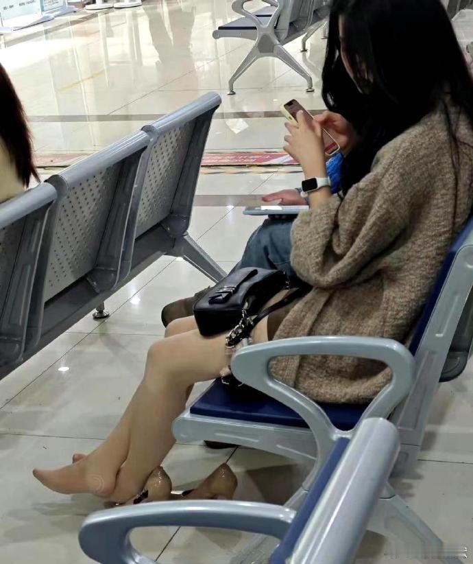 公共场所脱鞋子真的好吗？