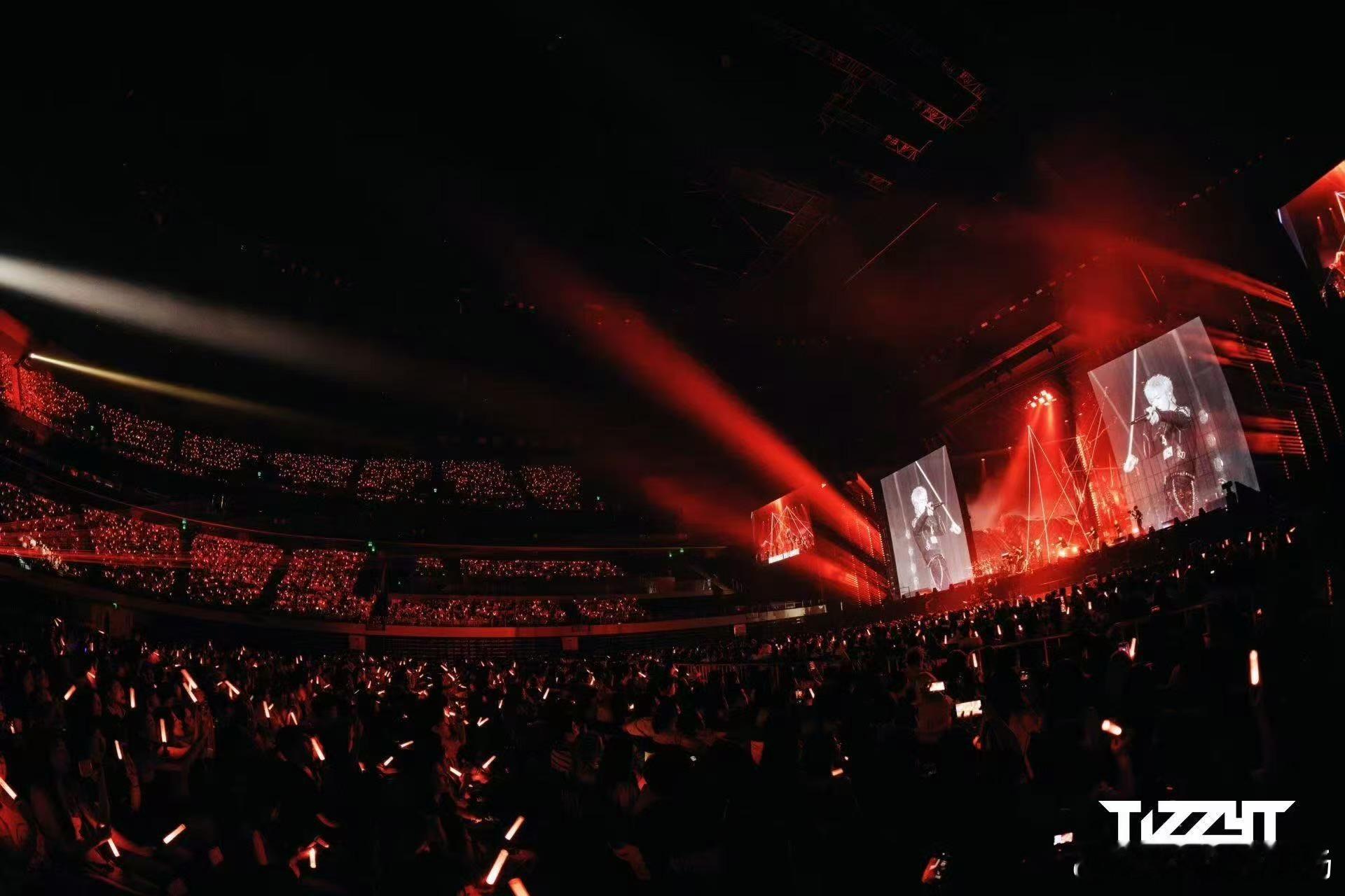 TizzyT流行西安演唱会大雁塔听过梵音，钟楼听过晨钟，𝟏𝟏月𝟕日这一晚，