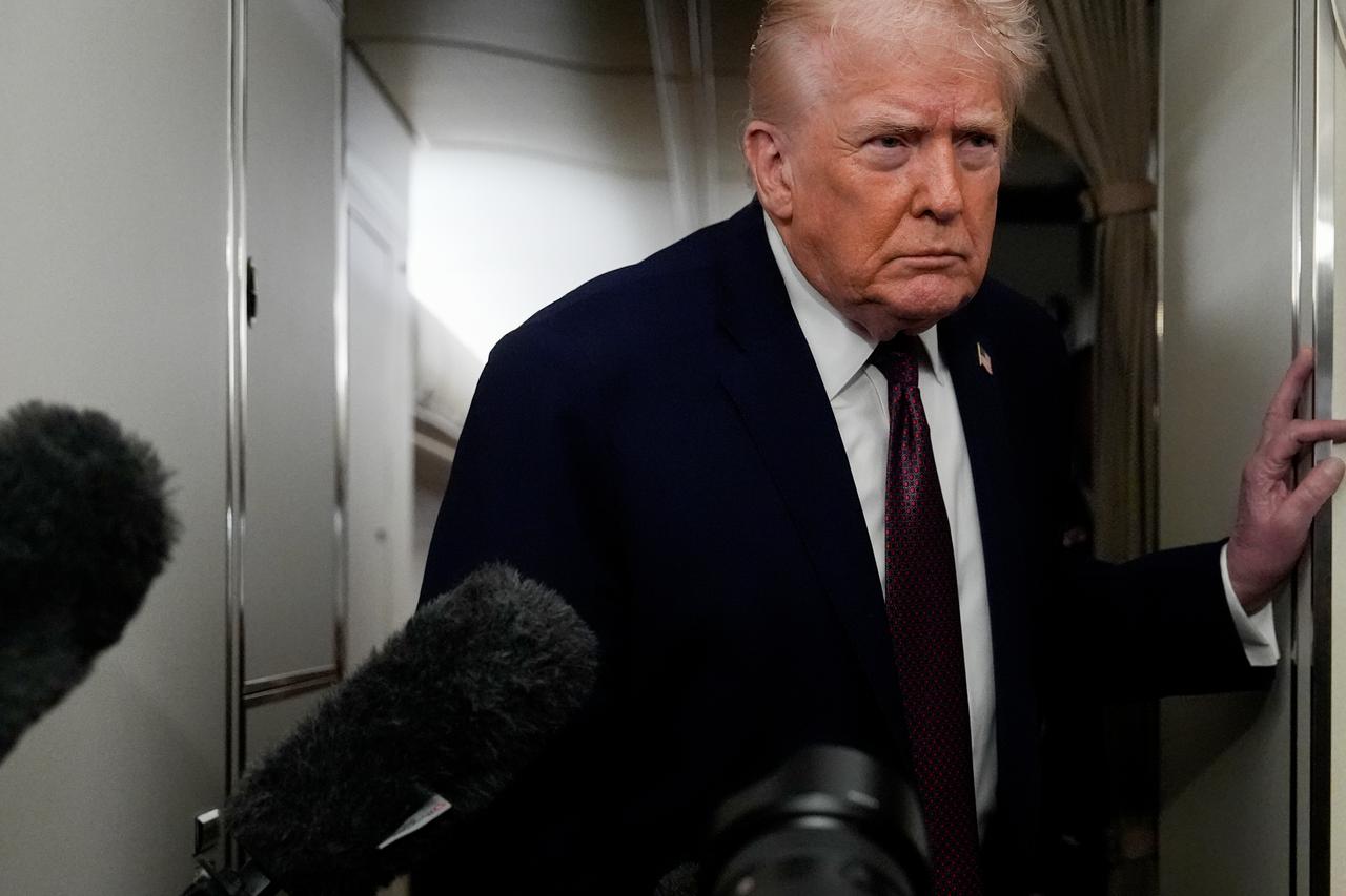 征25%关税，绝非伤口撒盐，特朗普给了压倒伊朗的最后一根稻草

特朗普口口声声称