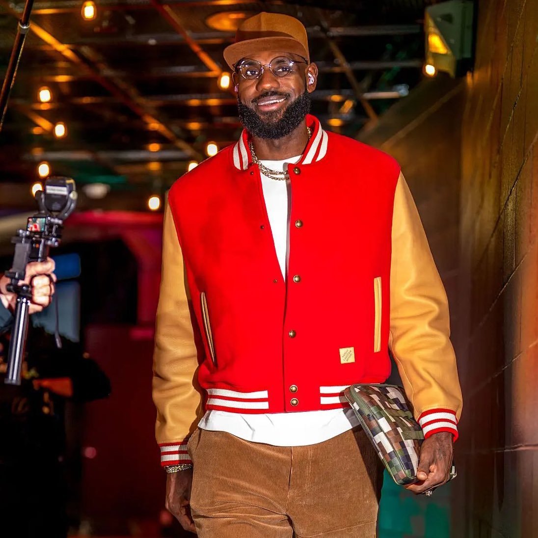 Marc Stein：NBA通常在8月份公布新赛季赛程，如果还不知道詹姆斯的生涯