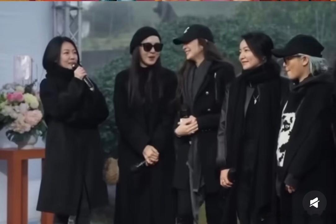 大S曾说会赚钱养吴佩慈再看这张照片，今夕是何年。 