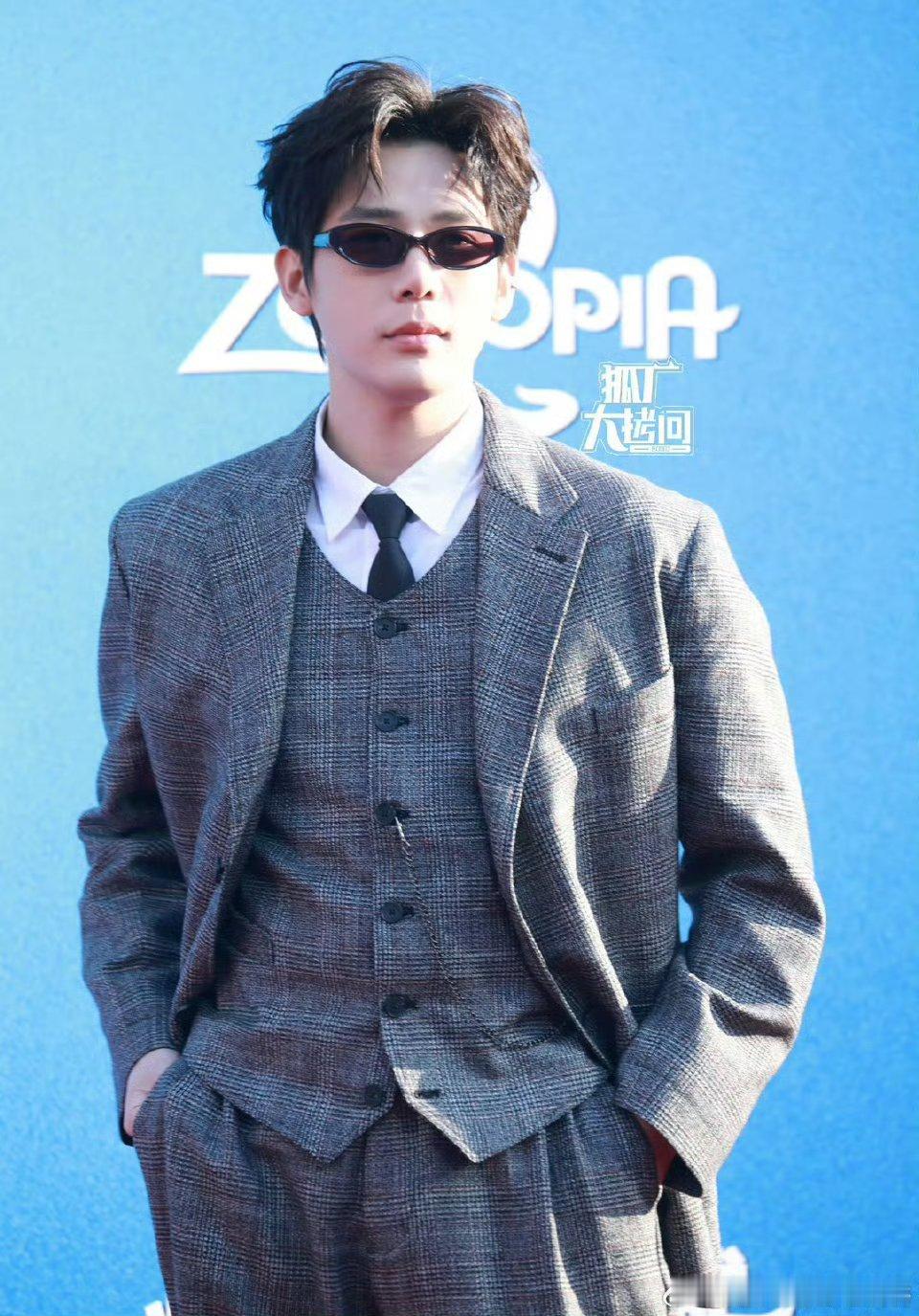 王安宇《疯狂动物城2》红毯生图，好清爽的帅哥