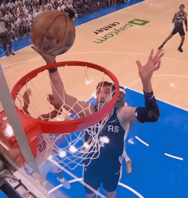 西决天王山裁判抢戏了NBA | 西决判罚再引争议！雷霆干扰球+出界，马刺主帅申请