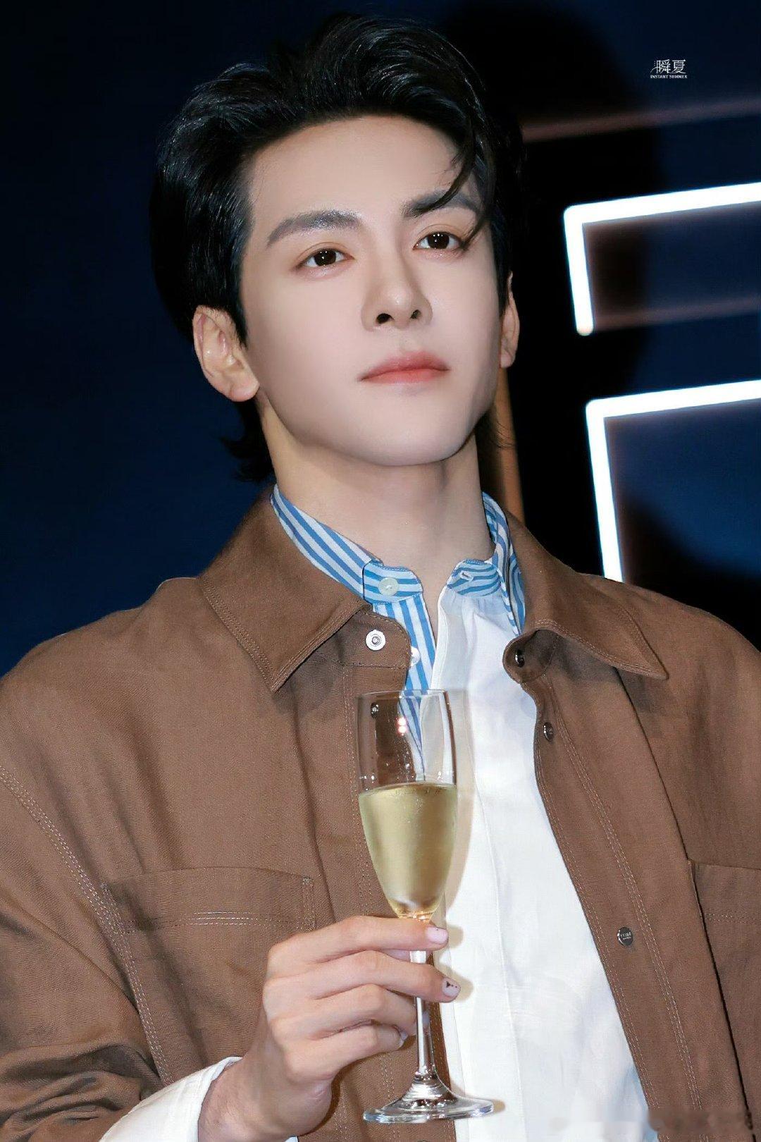 曾舜晞就是天生出现在这种场合的曾舜晞把熟男感玩明白了 曾舜晞就是天生出现在这种场