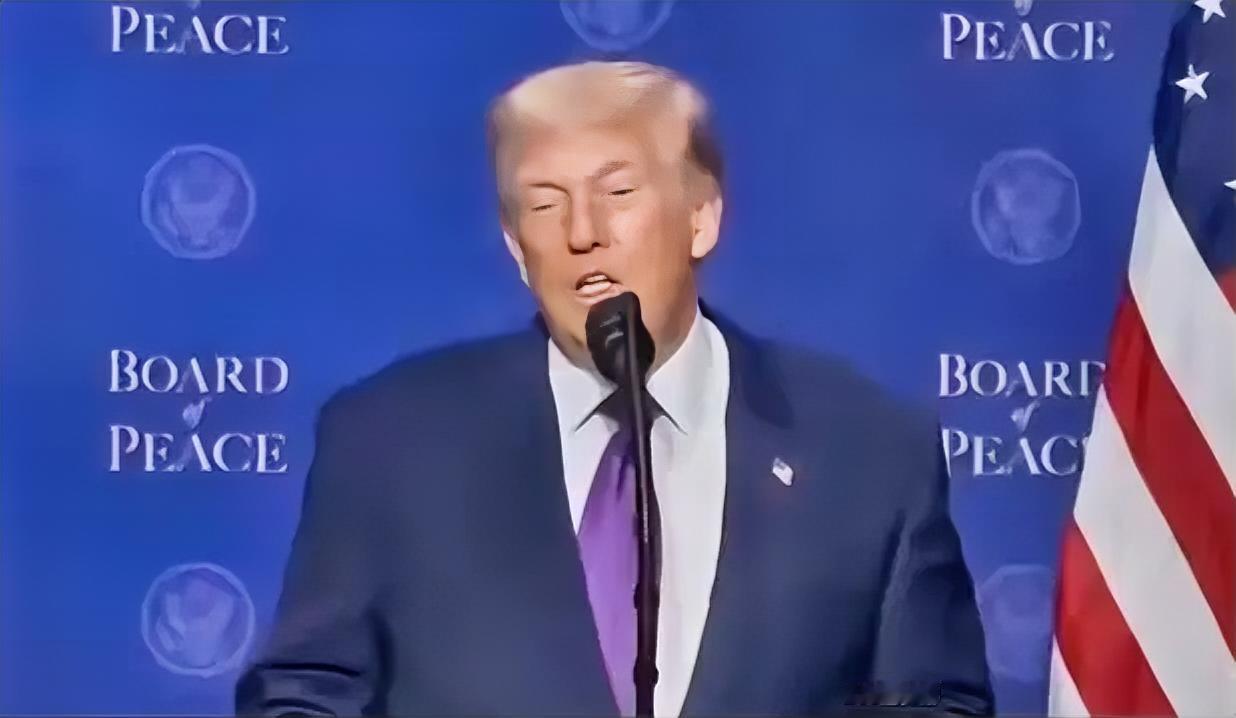 特朗普盛赞中国仪仗队，可以在他们头上打台球！原来那次访华经历，让他如此记忆犹新！