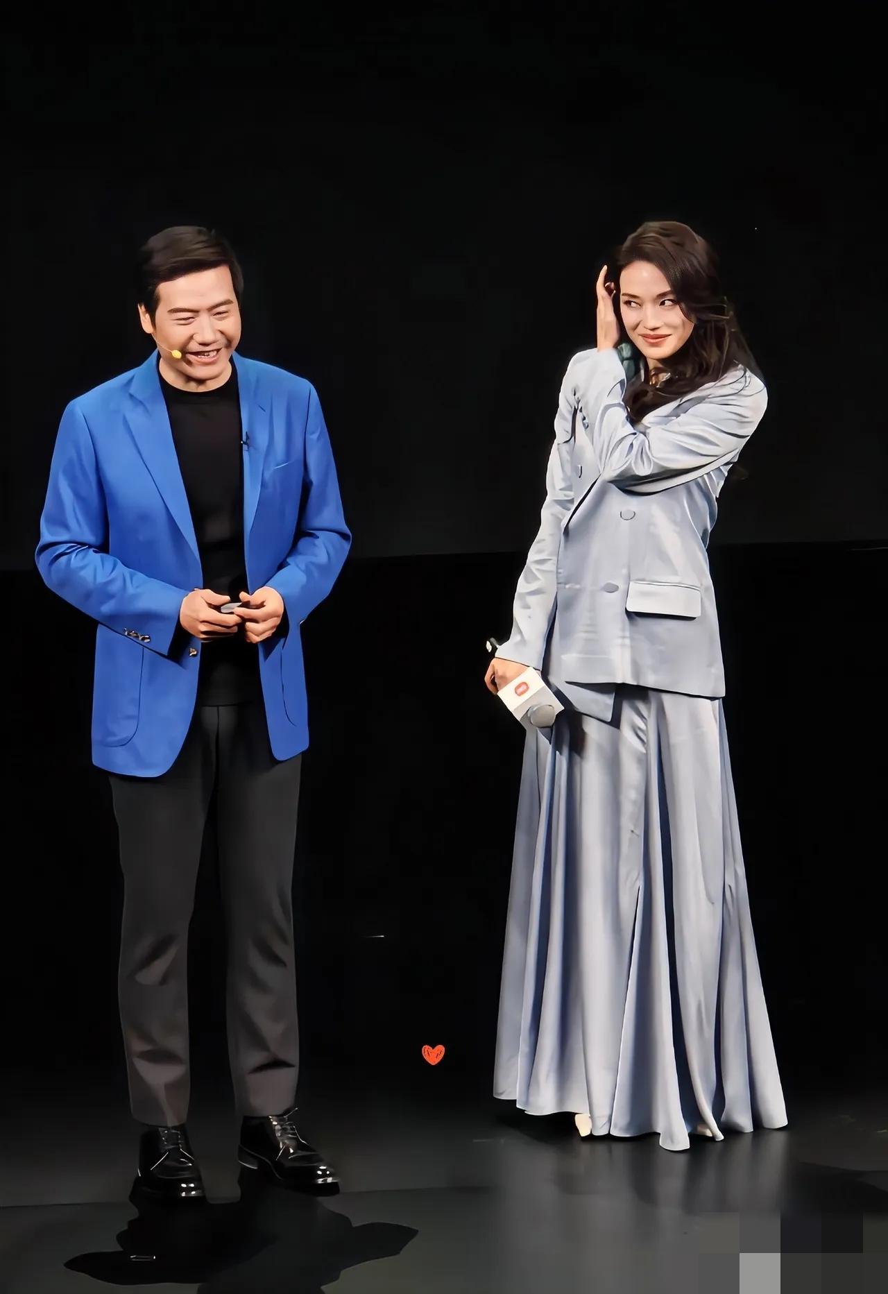 刚刚吃中饭我问老爸，我说舒淇这个女人漂不漂亮，哪知道他却说这个女人的嘴巴也太大了