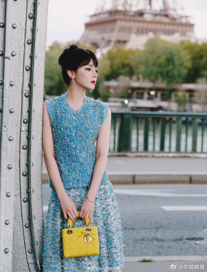 【#VOGUE20周年盛典预热#，你希望谁参加红毯？】2025年VOGUE时尚之