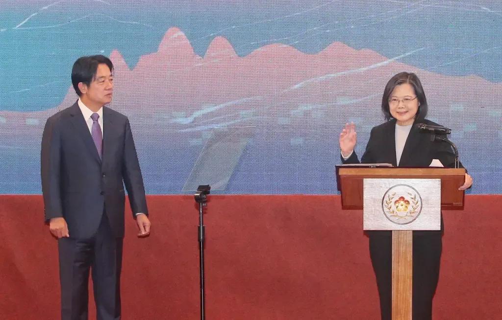 对于蔡英文，赖清德之流，唯有055大驱配得上他们，蔡英文就算了，不结婚也没有后代