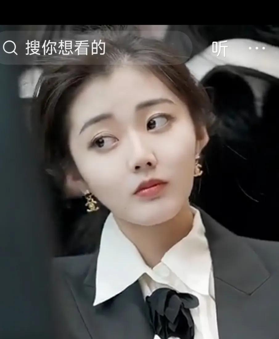 思念
 
不经意的一瞬间
目睹了你的容颜
感觉血液凝固了一般
阳光显得格外灿烂
