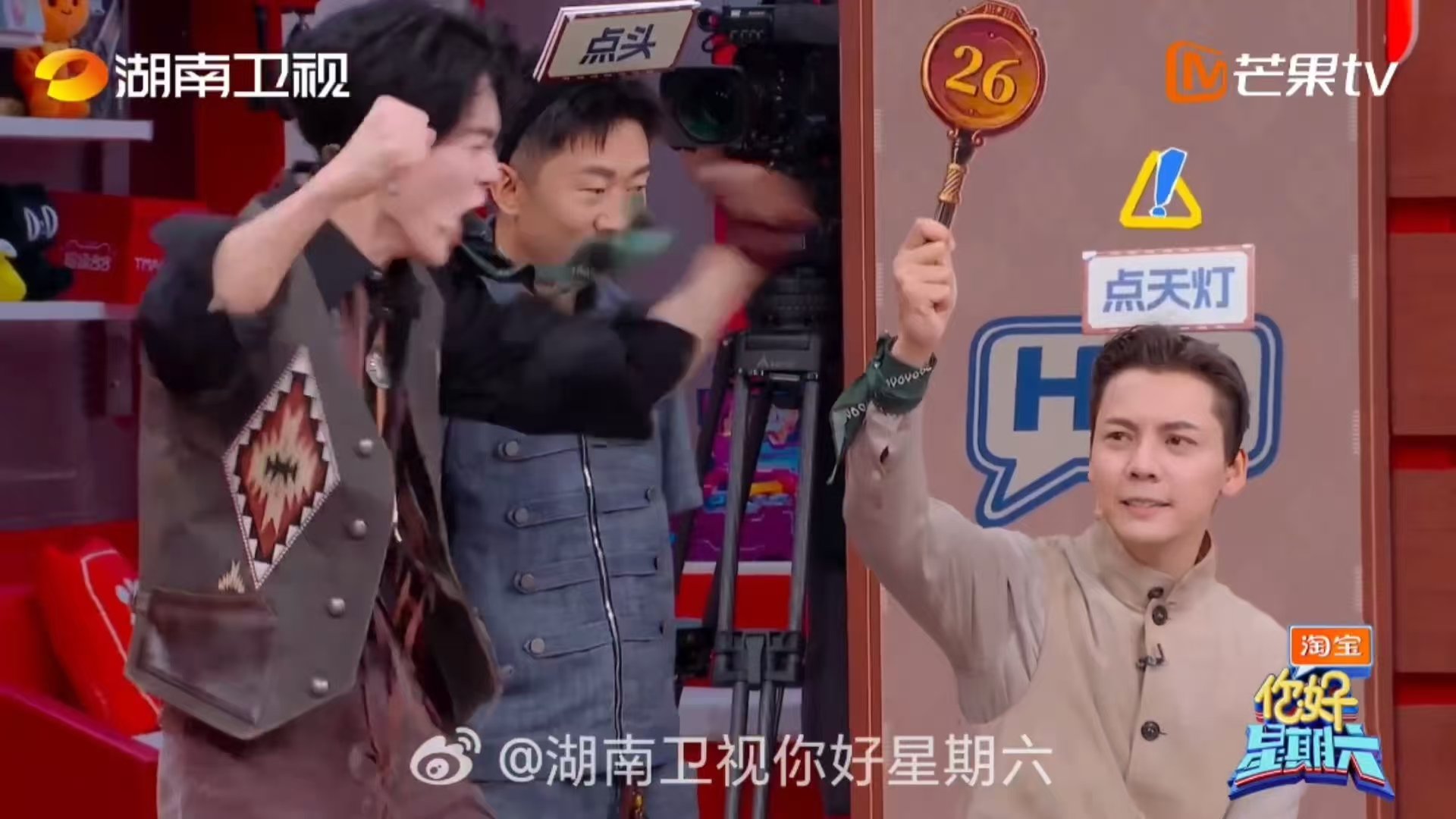  曾舜晞给陈伟霆撒娇谁被这段互动笑到！曾舜晞一口一句佛爷，对着陈伟霆疯狂撒娇，软