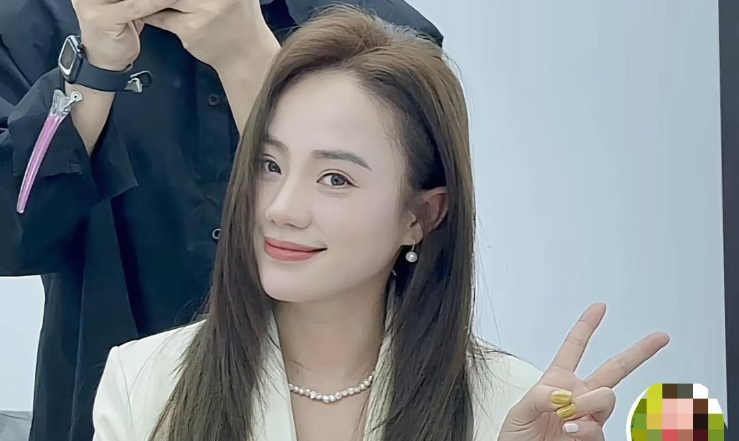 评论区一开，不是认错，是怕掉饭碗。
87条视频删得干干净净，腊肉链接却还挂着“小