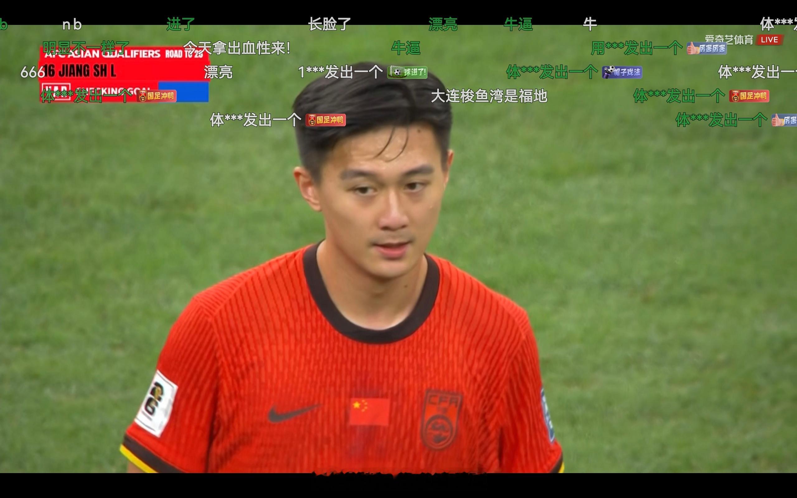 #国足vs沙特#蒋圣龙踢得不错，一进球一造犯规对方红牌罚下，沙特只剩10名球员了