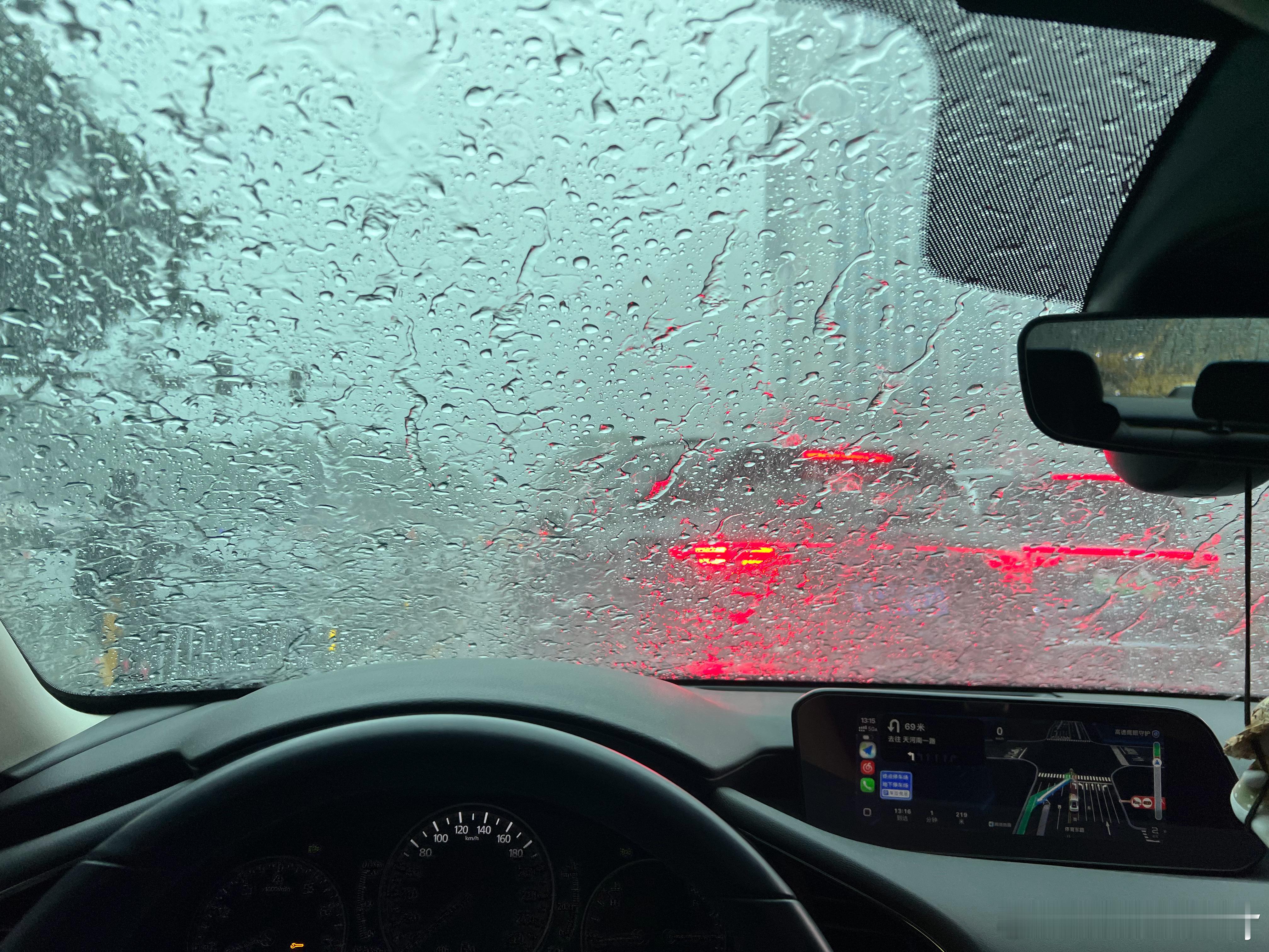 广州怎么可以大雨到这个程度 广州·万菱汇