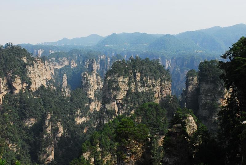 湖南的山水间藏着不少神秘古村，光湘西就占了11座，每一座都有千年故事。像德夯苗寨