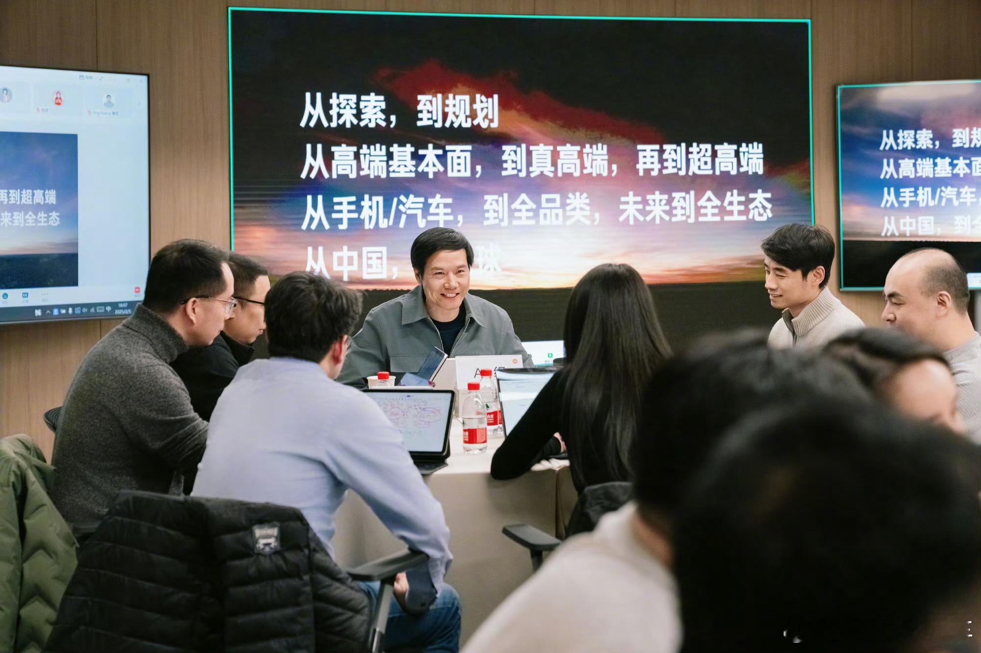 雷军剧透小米两款Ultra 小米15Ultra 和 小米SU7 Ultra，将在