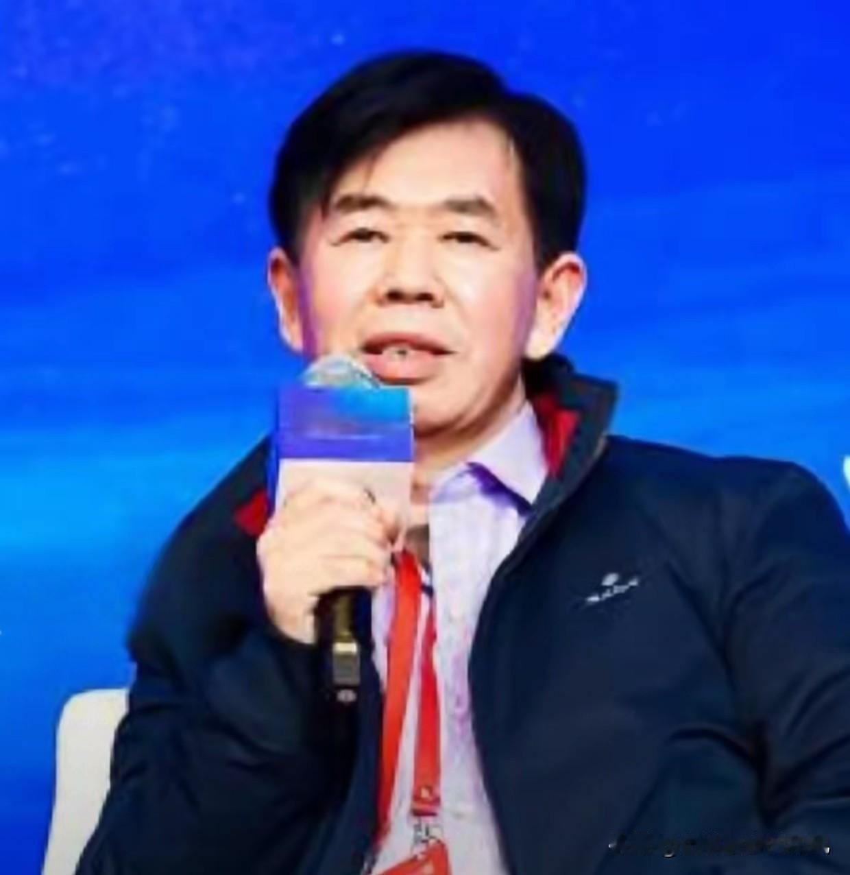 军事专家戴旭2月17日发表观点：我觉得现在我们在航母、五代机、高超音速导弹等方面