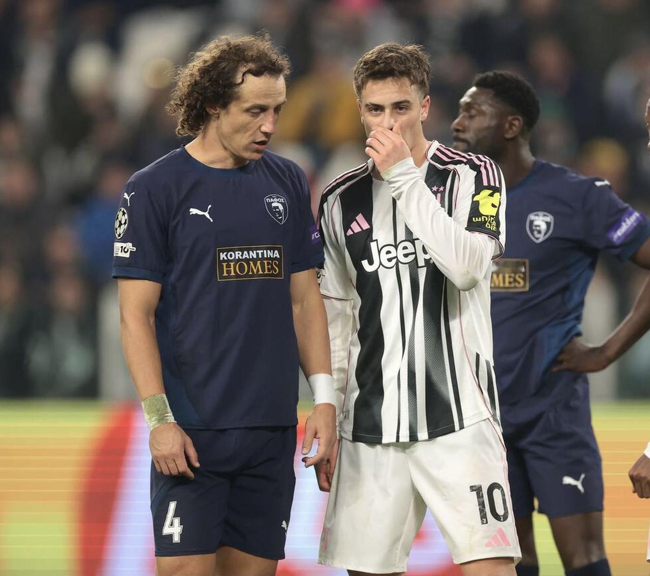 在昨晚的欧冠赛场上遇到熟悉的面孔，38岁的大卫·路易斯

在被问到最欣赏尤文的哪