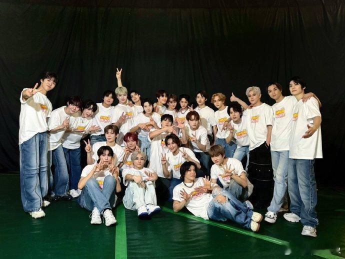 NCT十周年把首尔都变成应援现场了NCT十周年首尔开启一个月庆典为期一个月不间断