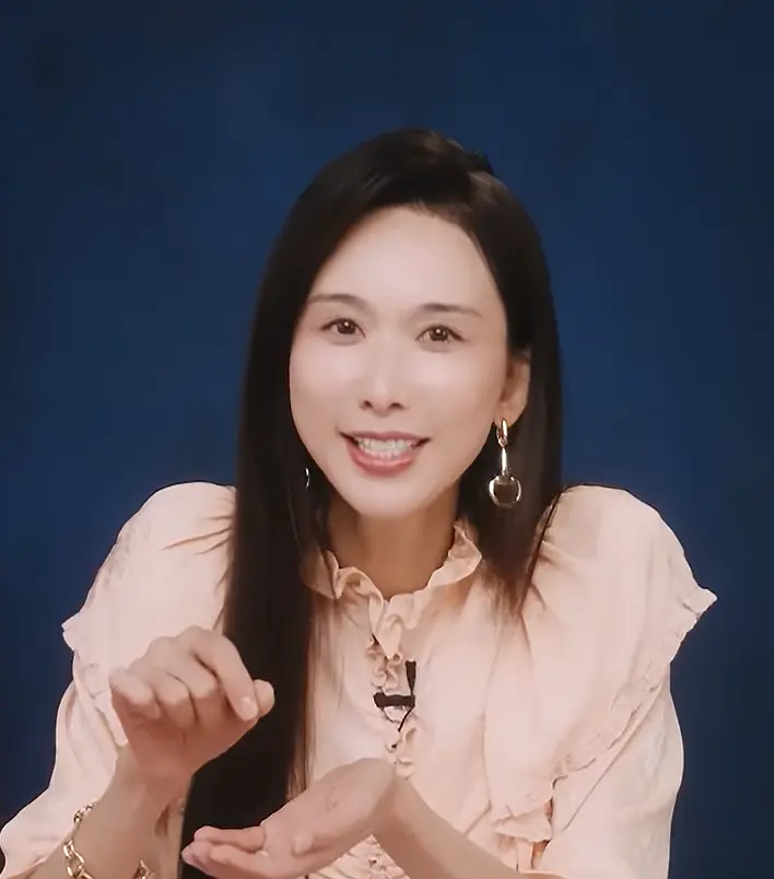 昔日大美女女明星如今快认不出来了，年纪上来了后，这种面部结构的人就是会眼睛逐渐变