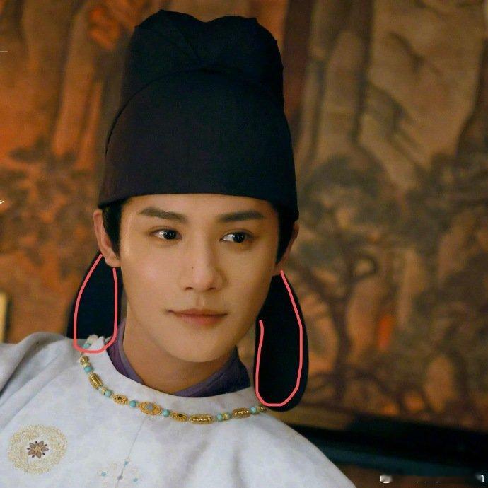郑业成谭松韵两只兔子  郑业成谭松韵两只耳朵竖起来  郑业成谭松韵这造型，是两只