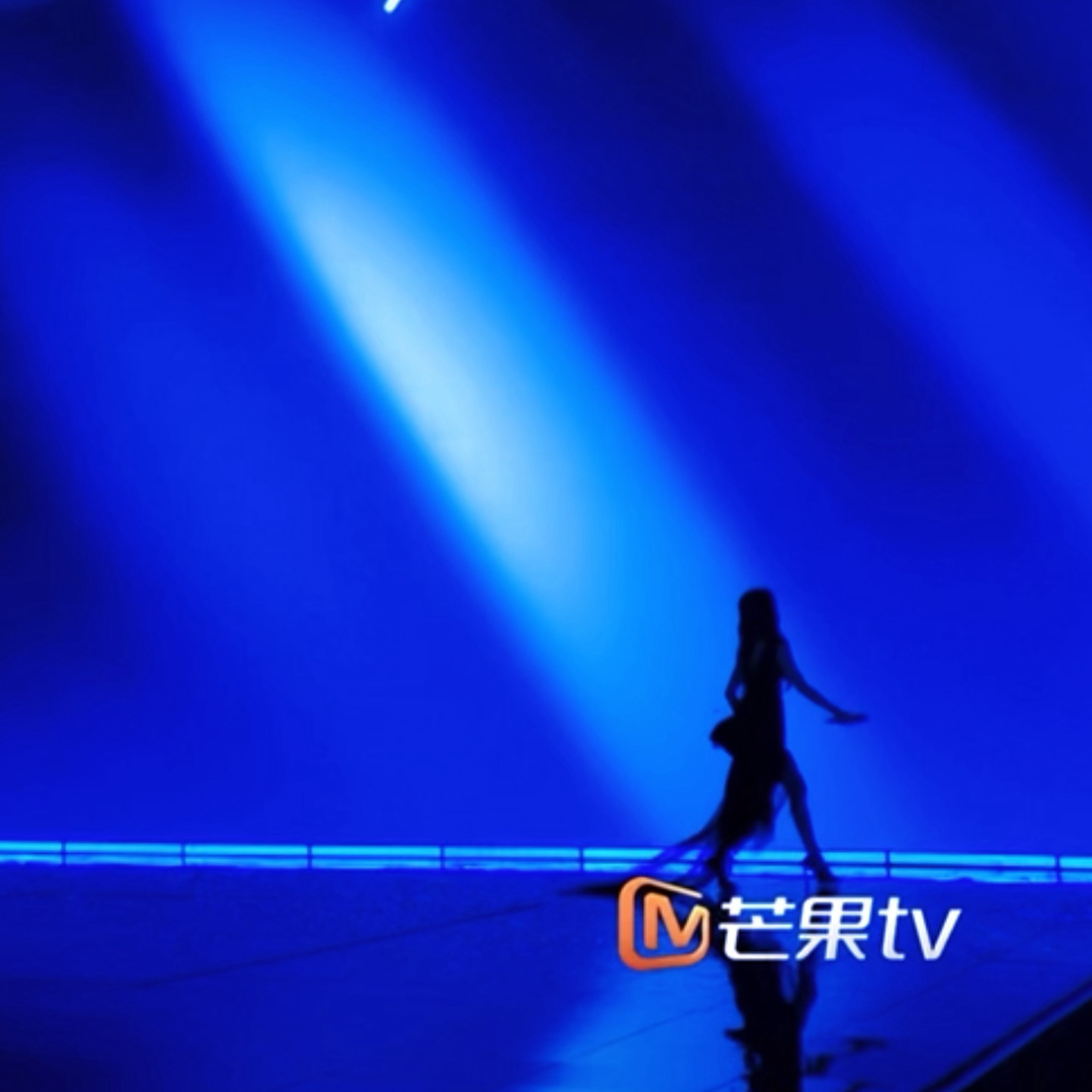 慧雯淘汰 老怡冲去安慰月月崩溃到直接走了浪姐直播