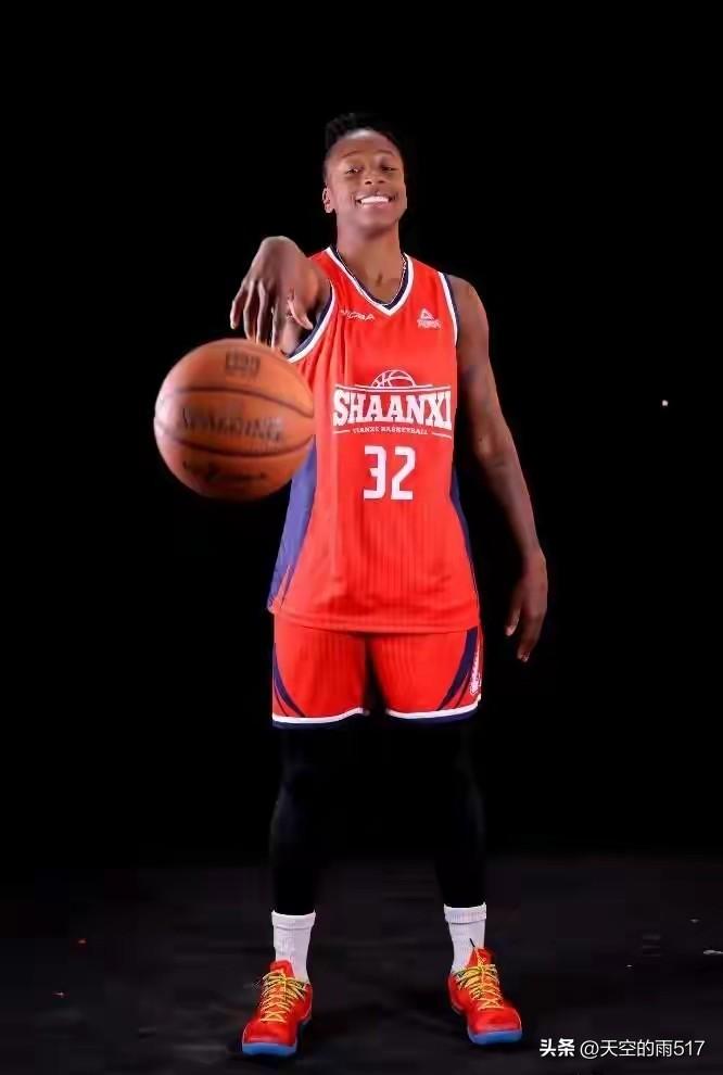 陕西天泽女篮为冲击季后赛，重磅引援，官宣签下两位国际顶级球员。
朱厄尔、洛伊德和