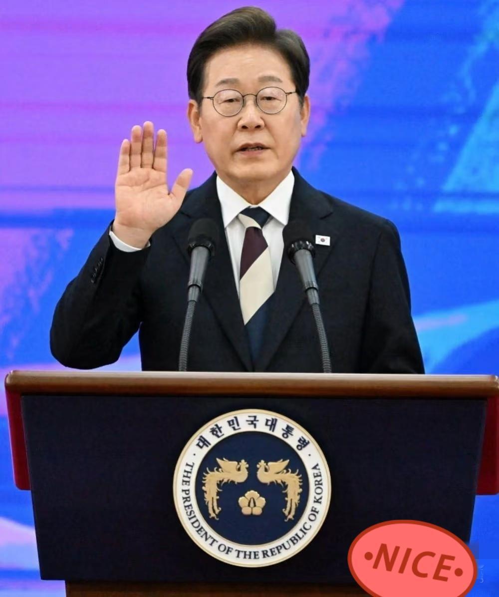 就在刚刚，
韩国总统府青瓦台突然宣布，
1月27日，韩国总统府青瓦台就美国总统特