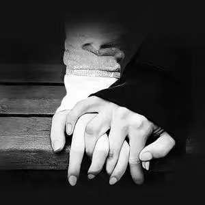 婚姻太长了
长到爱情耗尽
只剩柴米油盐[玫瑰]