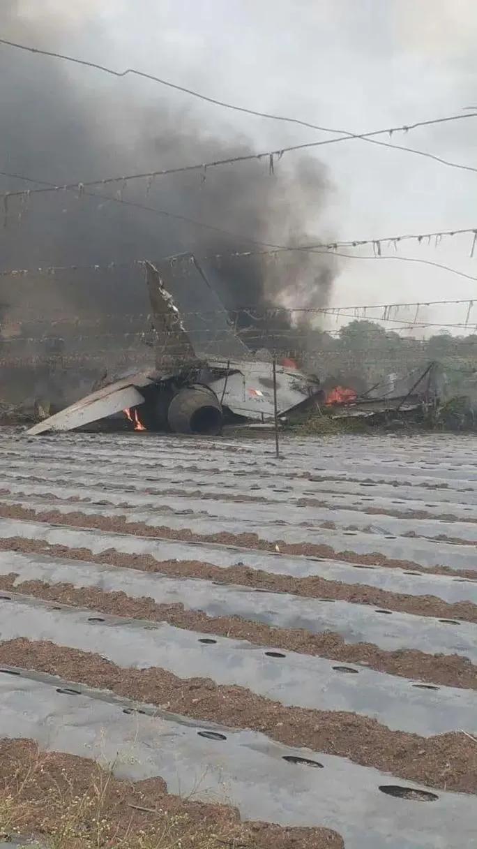 印度波音客机坠毁，使用劣质配件，起飞不到一分钟，默哀！

艾哈迈达巴德机场的跑道