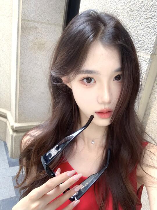 对红黑配和卷发根本无法拒绝啊啊！！！❤️🖤