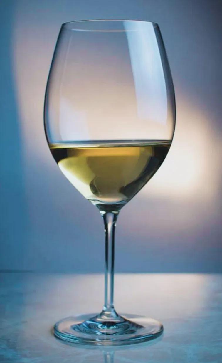 #雄心万丈一杯酒，下联怎么对#
下联:壮志千秋两袖风。