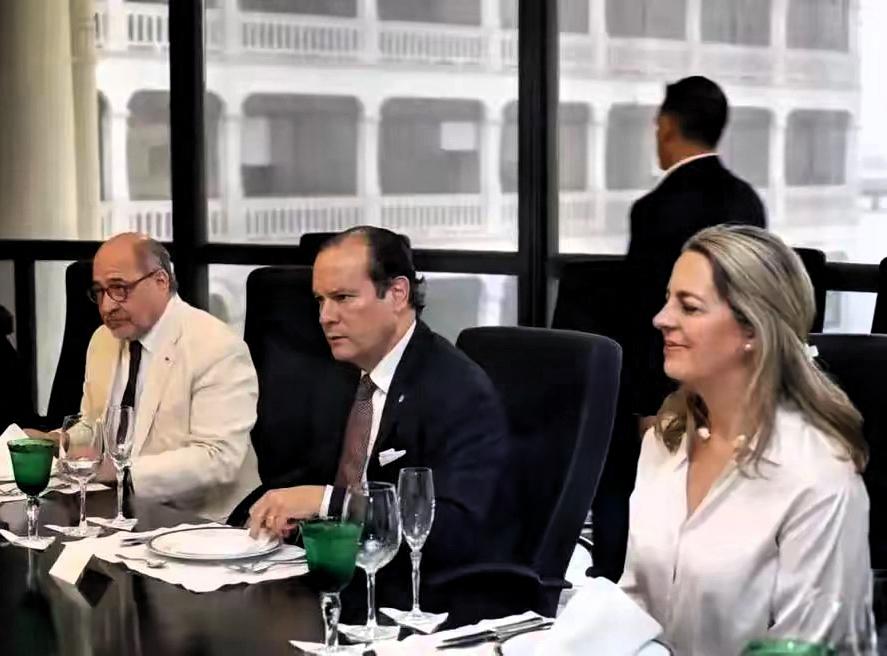 被美国坑惨了，巴拿马主动对华示好！

在追随美方政策付出经济代价后，巴拿马主动向