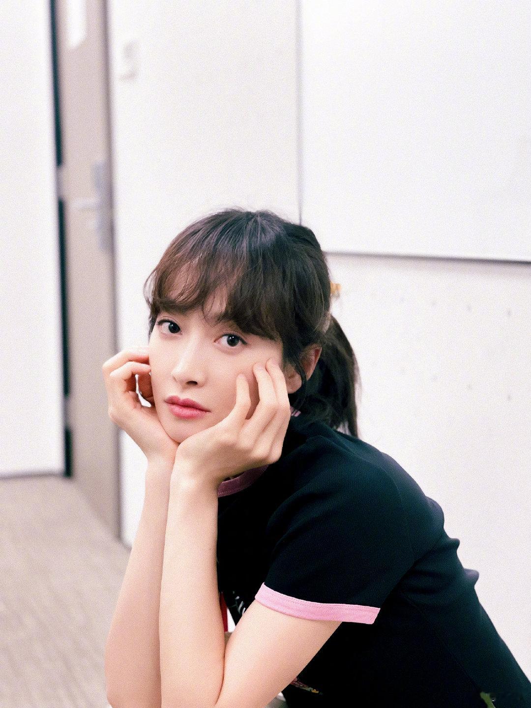 #宋茜初秋十八宫格##宋茜秋日女友#  宋茜穿粉色也很漂亮诶 ​​​