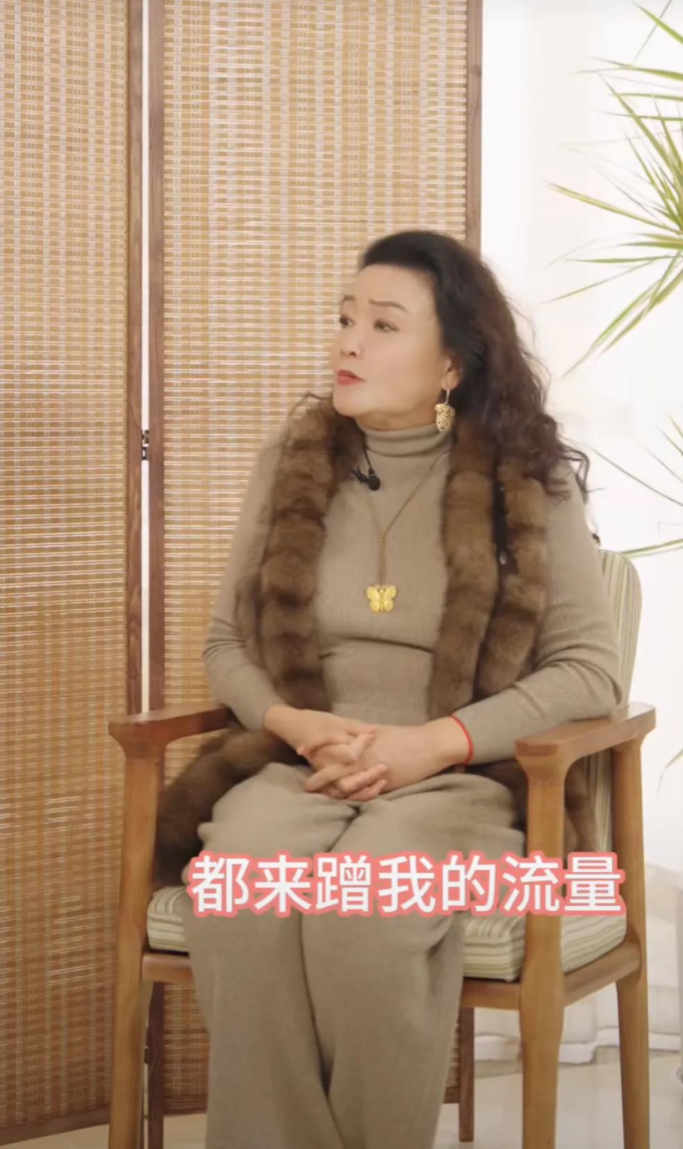 兰姐希望所有人都能蹭到她的流量，就有一条不要伤害他人，网友留言：兰姐是接流量高手