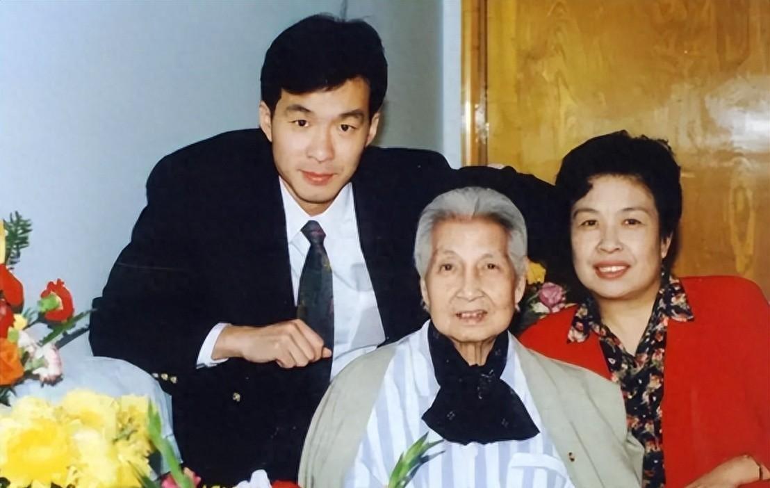 1979年曾志收到中组部审查结论时流下眼泪：这原本就是事实清楚的事情！
1969