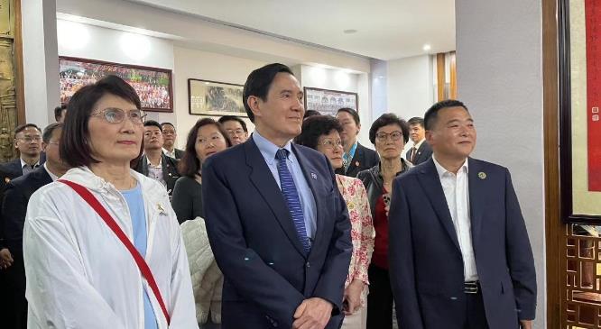 马英九回到台湾后，落地后的第一句话，先给了民进党一个下马威。
 
马英九访台之后